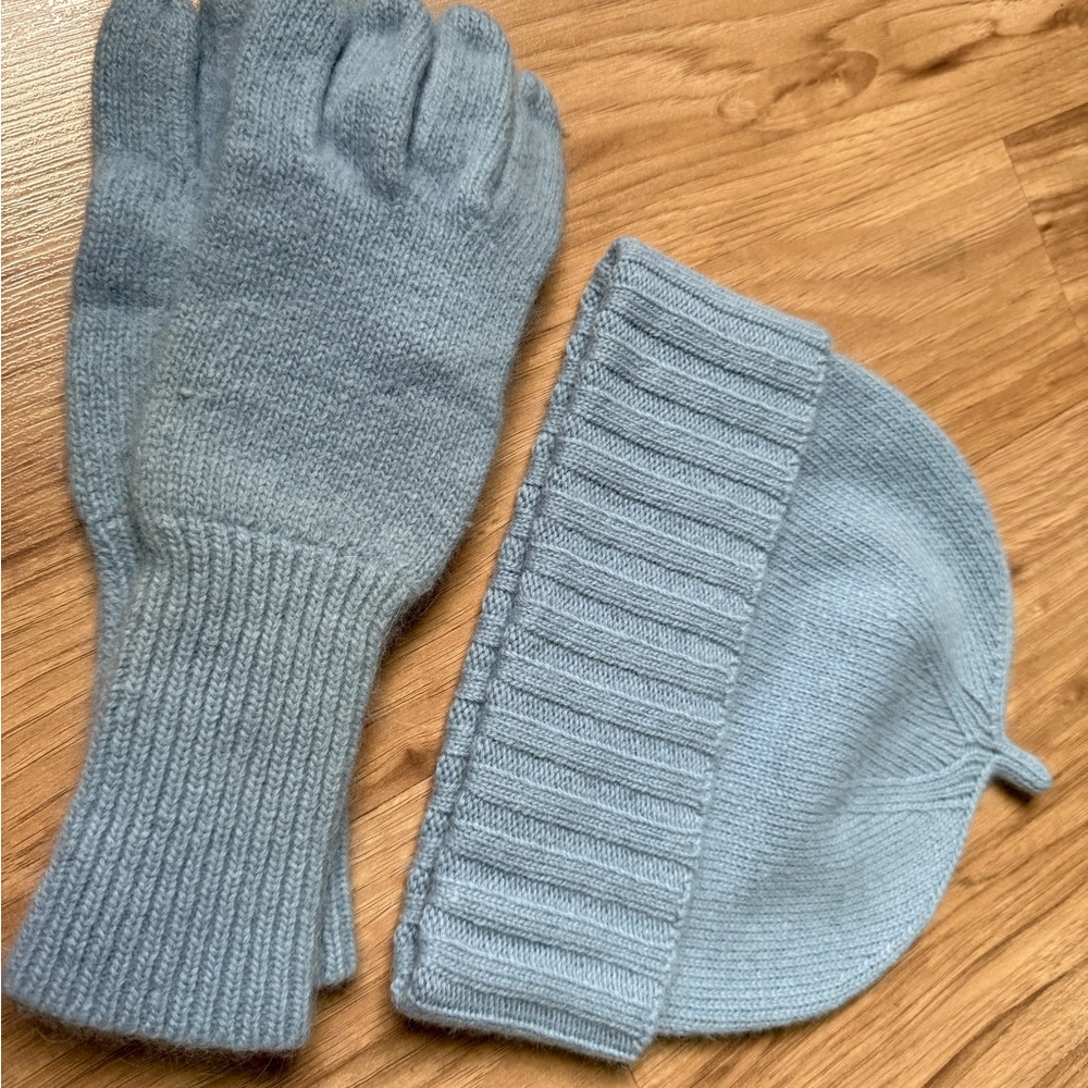 twik Light Blue Knit Gloves and Beanie Set